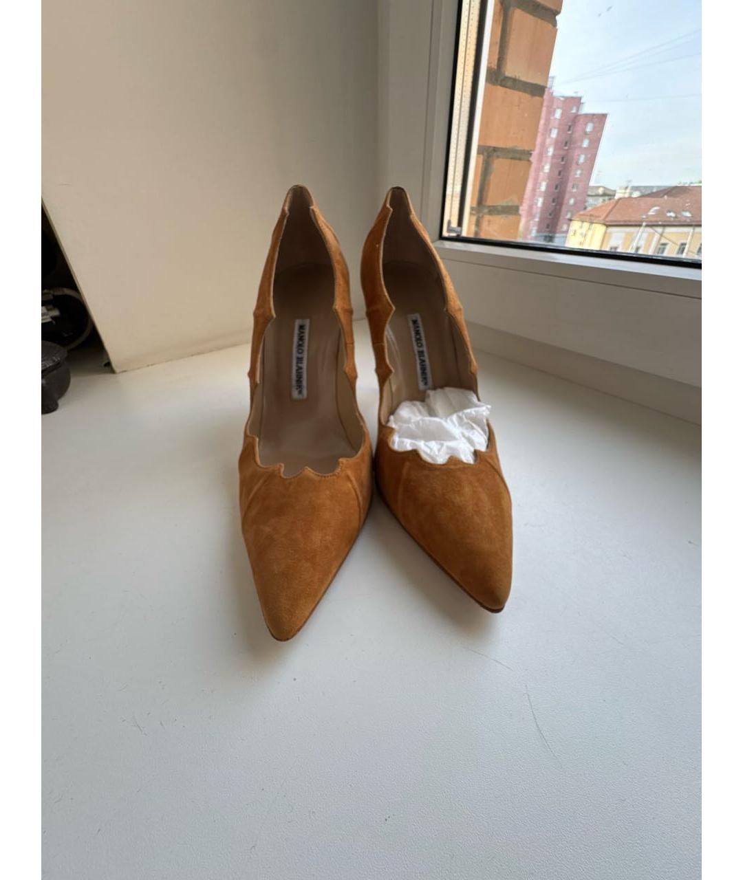 MANOLO BLAHNIK Коричневые замшевые туфли, фото 2