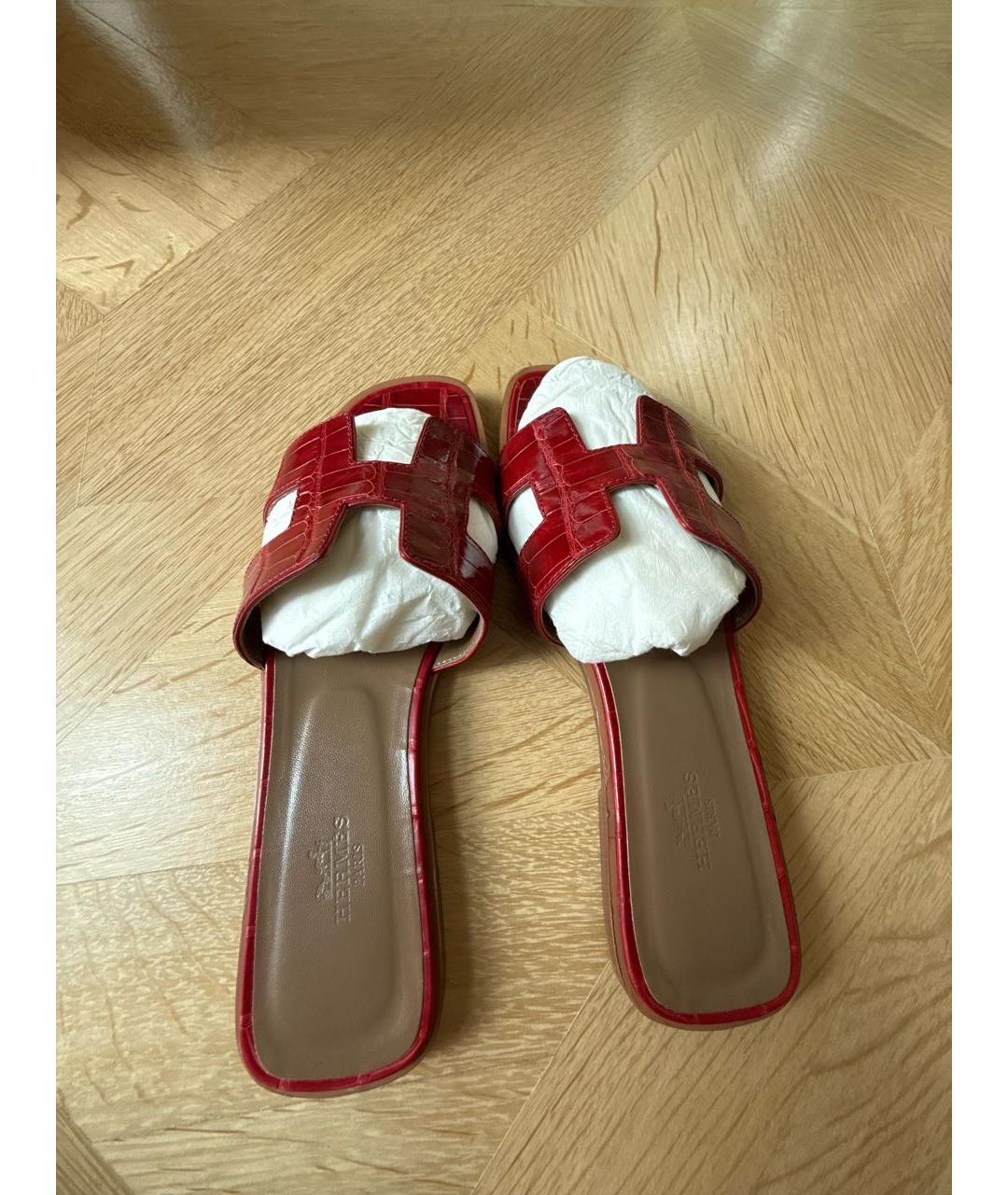 HERMES Красные шлепанцы из экзотической кожи, фото 3