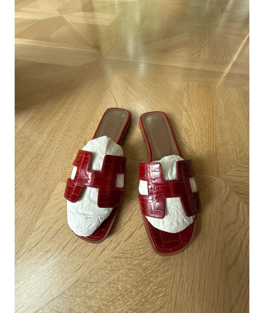 HERMES Красные шлепанцы из экзотической кожи, фото 2