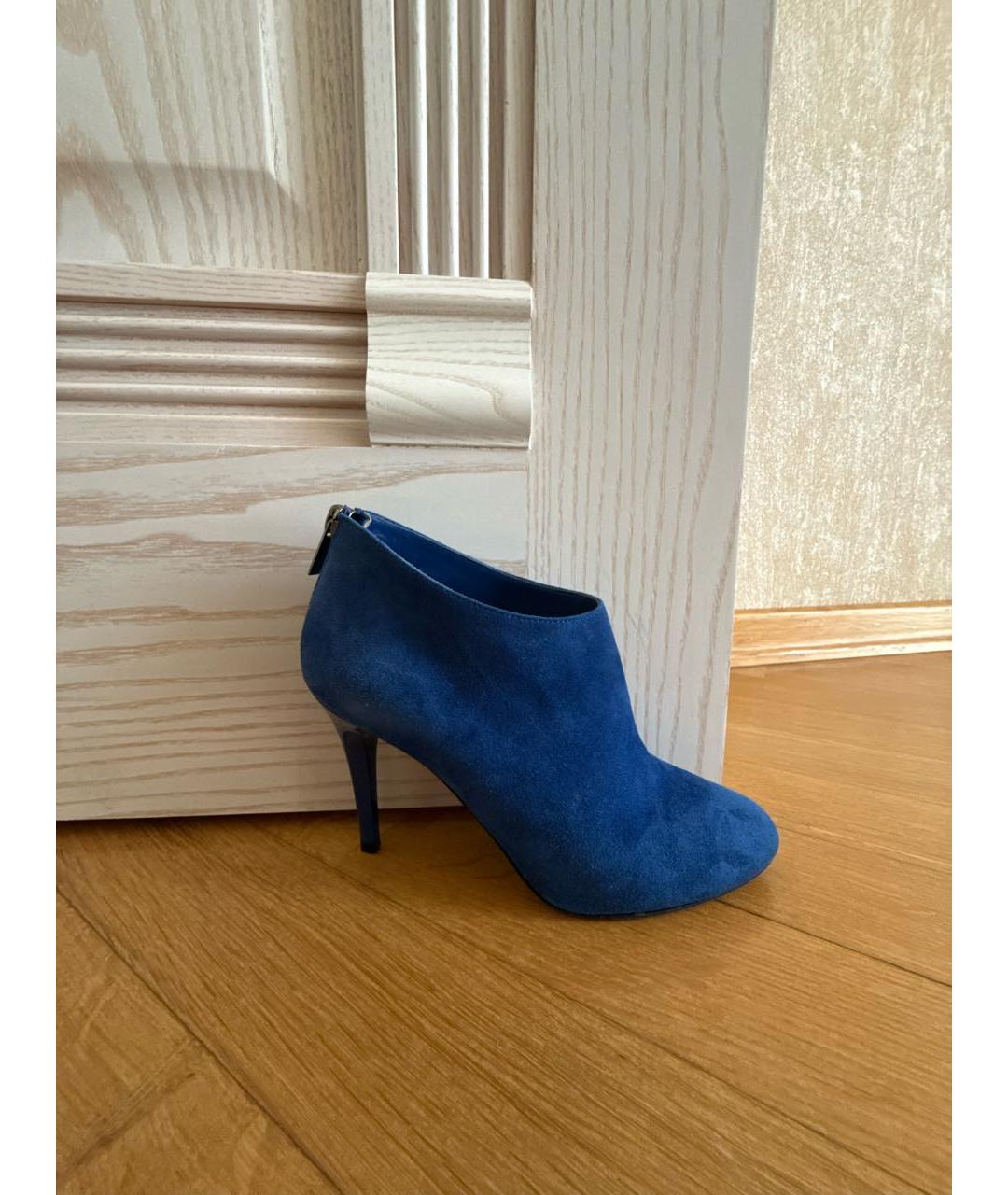 JIMMY CHOO Синие замшевые ботильоны, фото 6