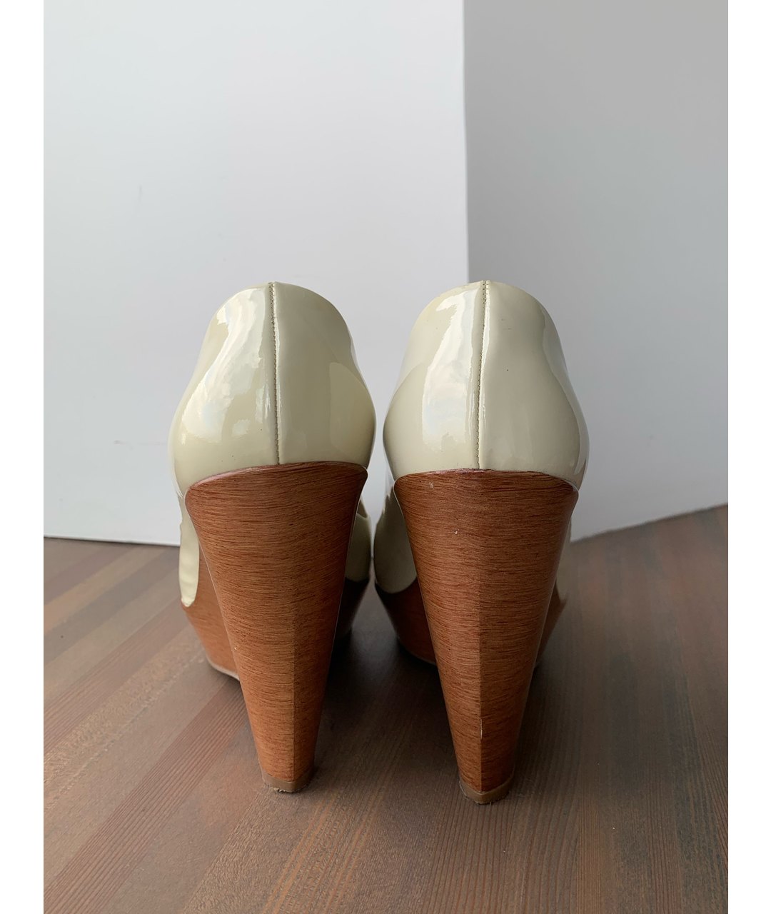 VICINI Бежевые туфли из лакированной кожи, фото 4