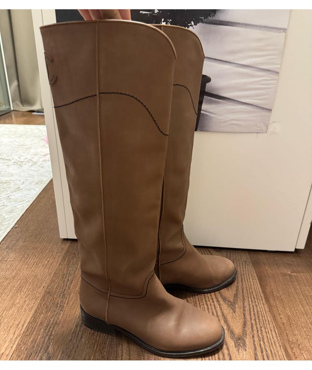 CHANEL Коричневые кожаные сапоги, фото 2