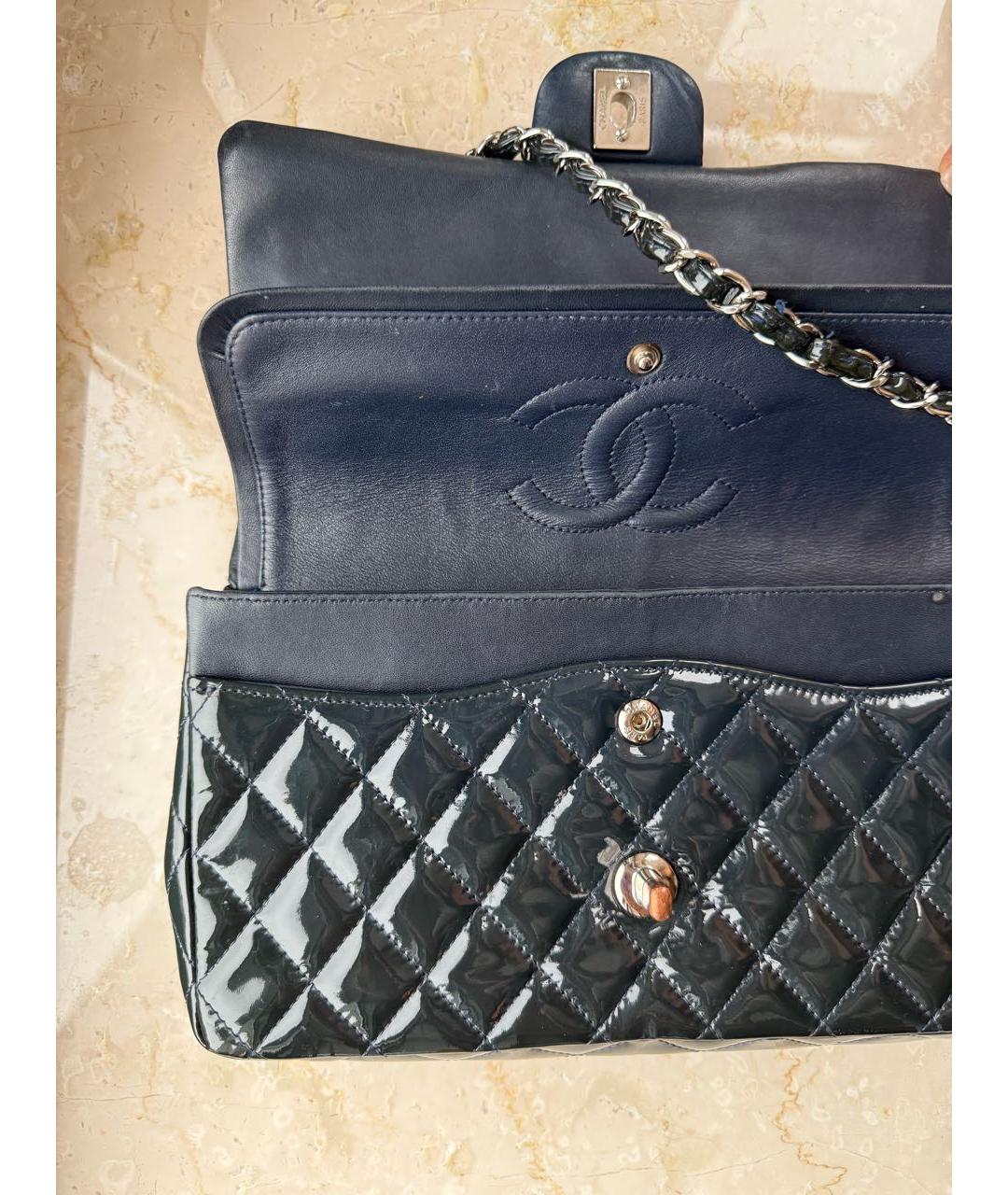 CHANEL Темно-синяя сумка через плечо из лакированной кожи, фото 8