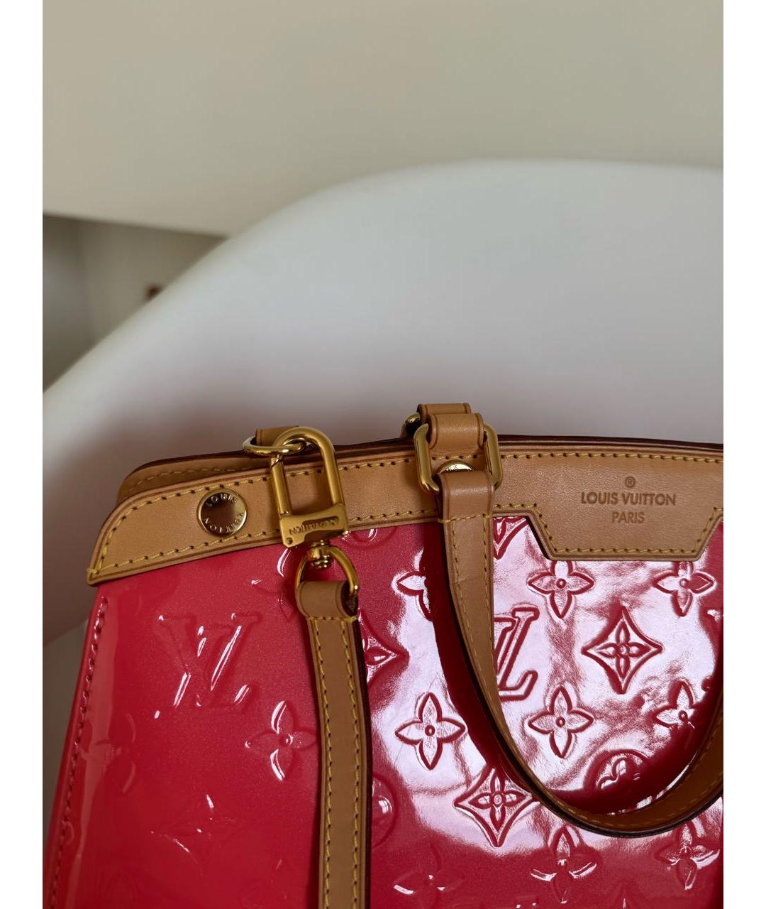LOUIS VUITTON Коралловая сумка с короткими ручками из лакированной кожи, фото 7