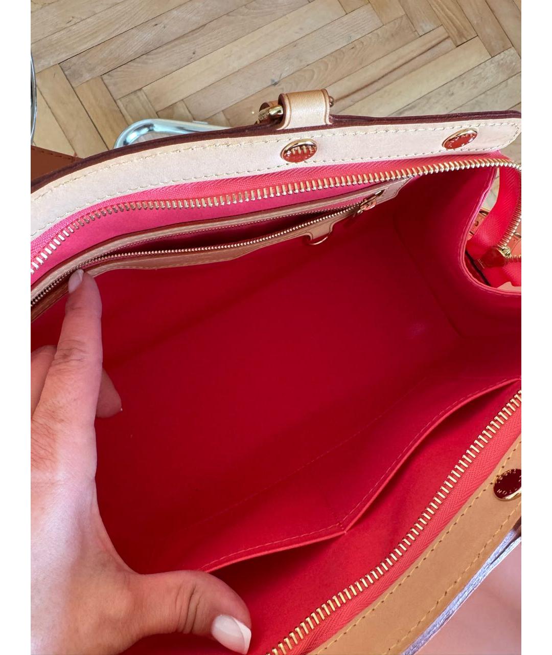 LOUIS VUITTON Коралловая сумка с короткими ручками из лакированной кожи, фото 8