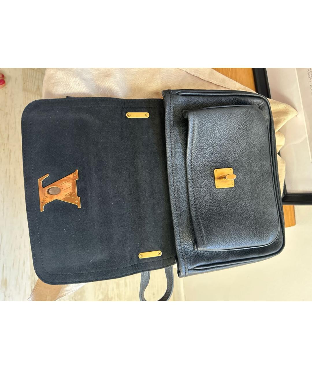 LOUIS VUITTON Черная кожаная сумка через плечо, фото 4