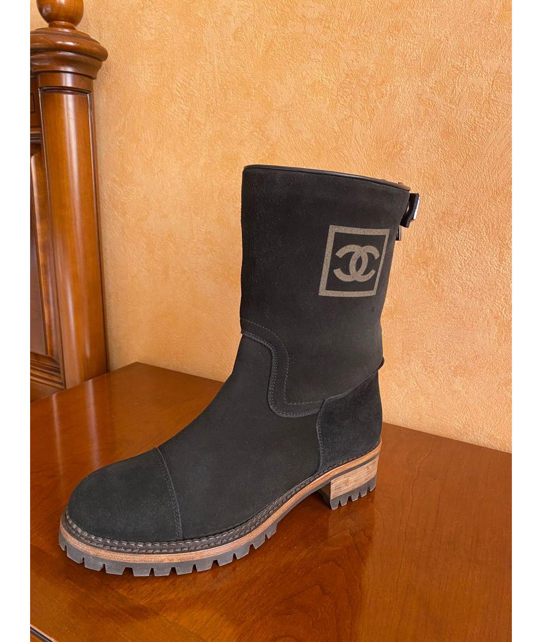 CHANEL Черные замшевые сапоги, фото 9