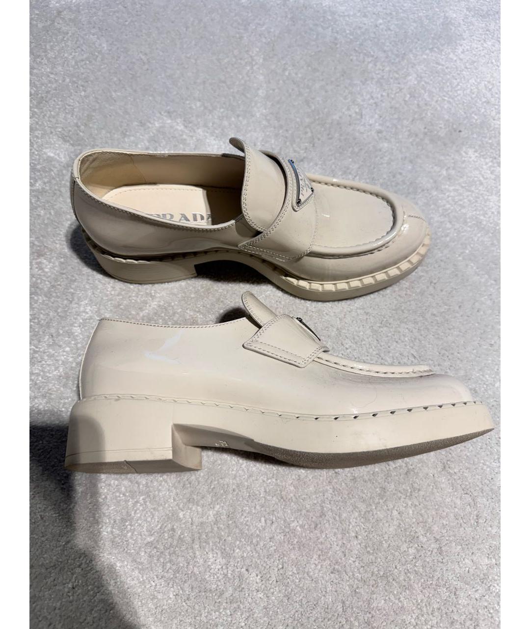 PRADA Бежевые лоферы из лакированной кожи, фото 5