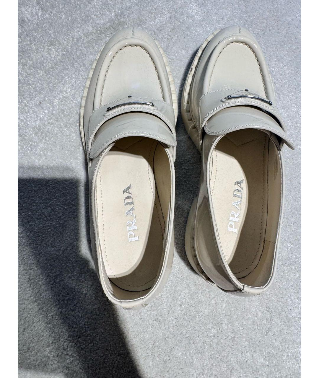 PRADA Бежевые лоферы из лакированной кожи, фото 4