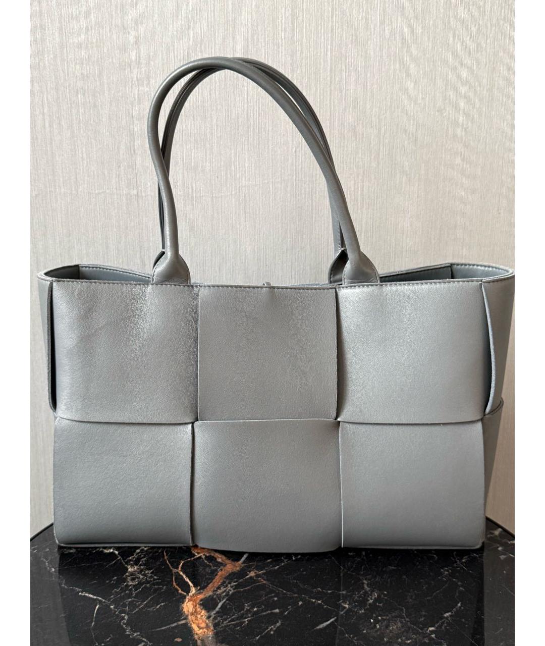 BOTTEGA VENETA Серая кожаная сумка с короткими ручками, фото 3