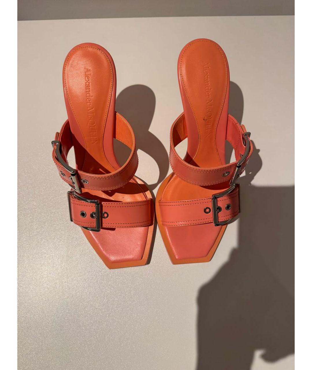 ALEXANDER MCQUEEN Оранжевое кожаные босоножки, фото 5