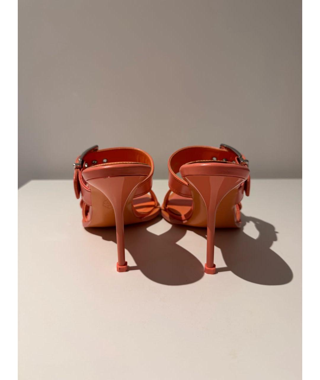 ALEXANDER MCQUEEN Оранжевое кожаные босоножки, фото 4