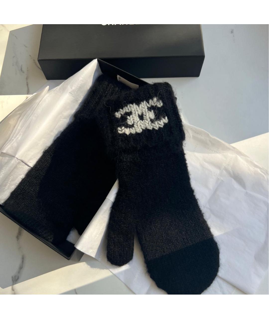 CHANEL Черные шерстяные варежки, фото 3