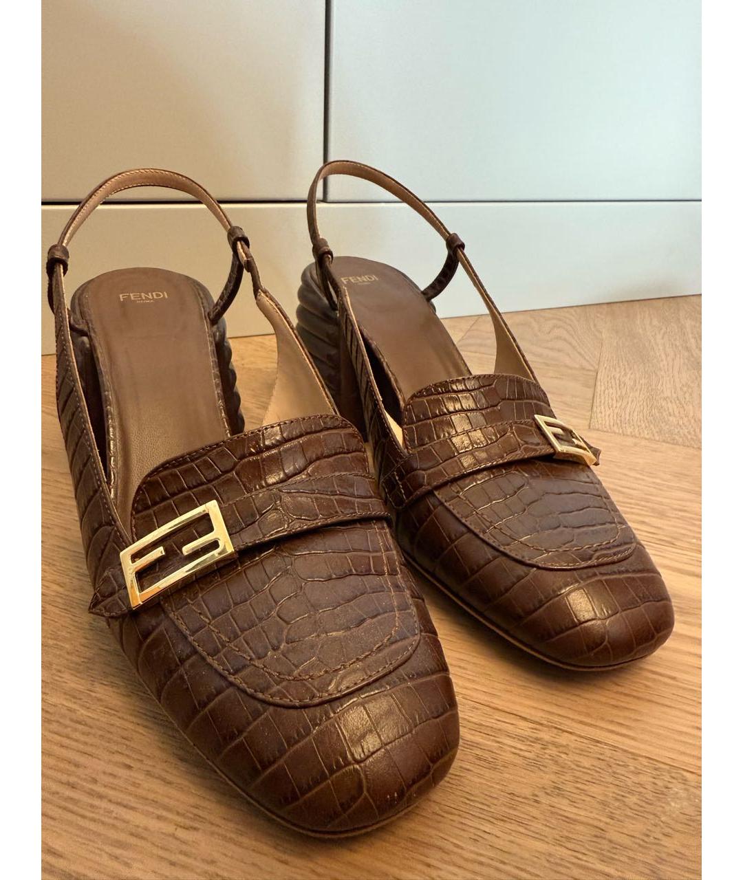 FENDI Коричневые кожаные босоножки, фото 2