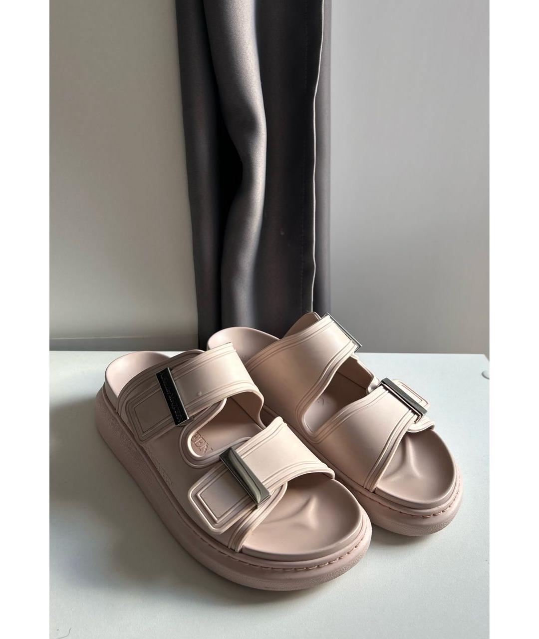 ALEXANDER MCQUEEN Розовые резиновые сандалии, фото 2