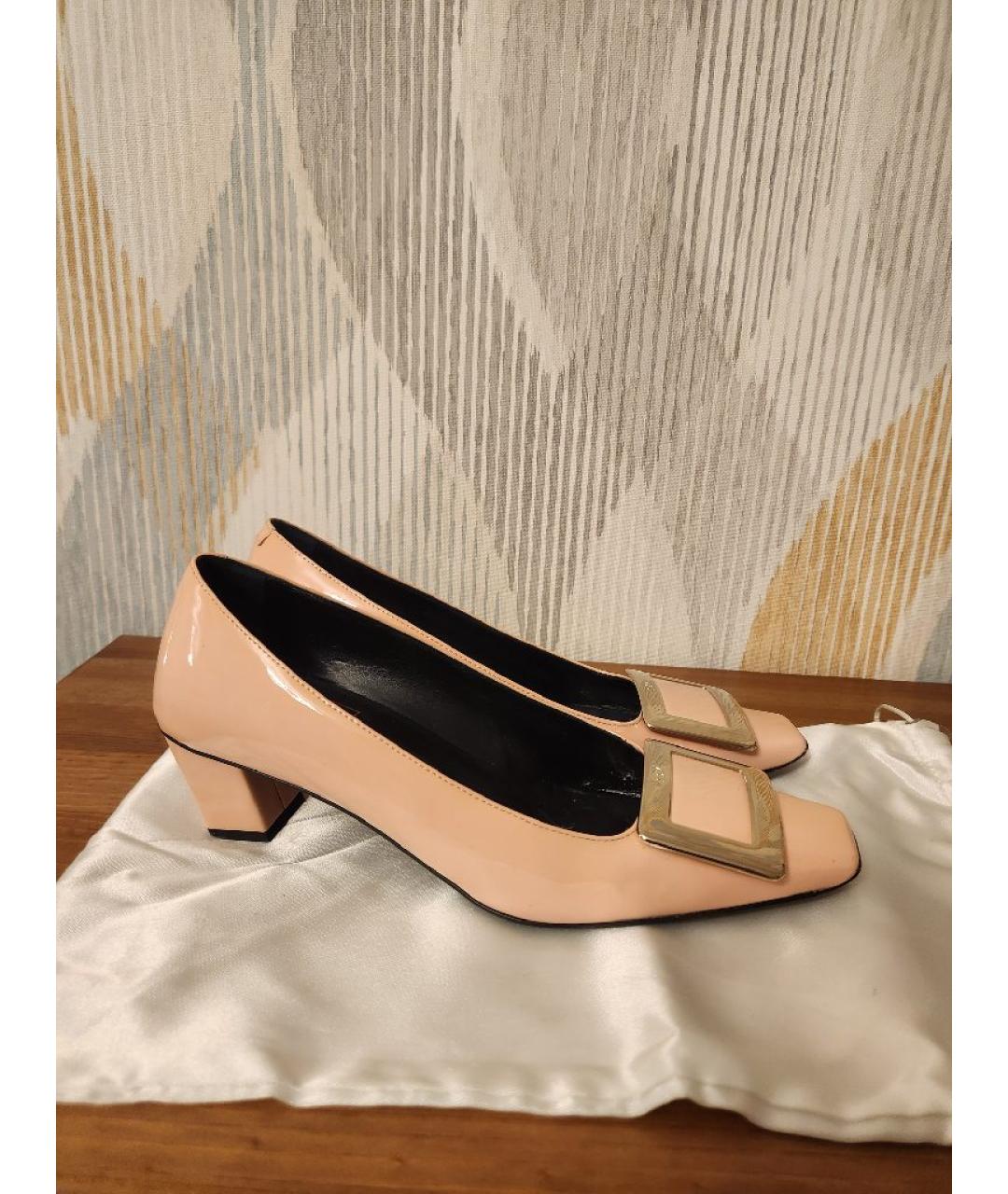 ROGER VIVIER Розовые лодочки на низком каблуке из лакированной кожи, фото 6