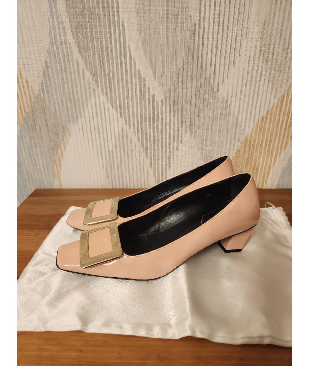 ROGER VIVIER Розовые лодочки на низком каблуке из лакированной кожи, фото 7