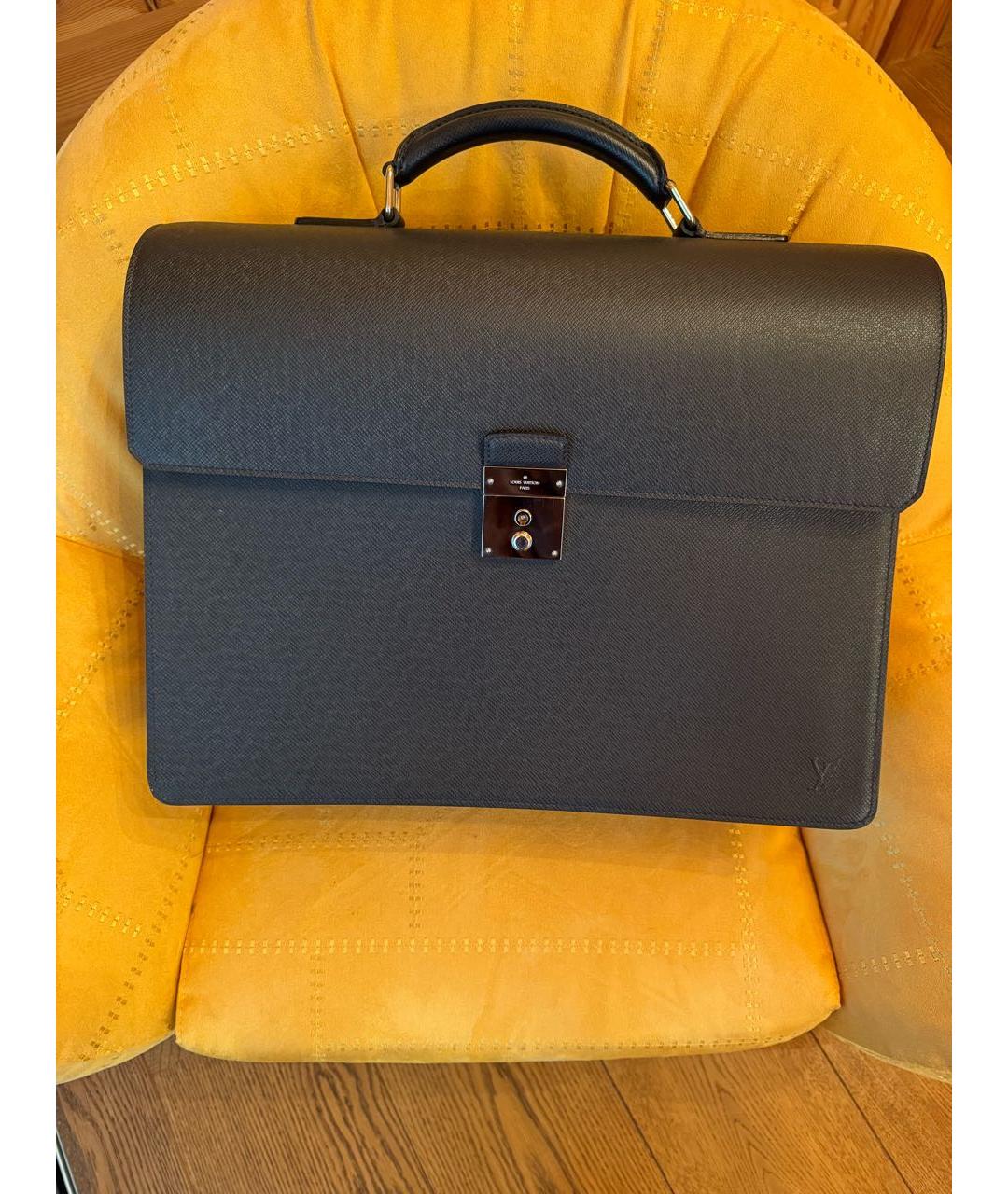 LOUIS VUITTON Черный кожаный портфель, фото 6