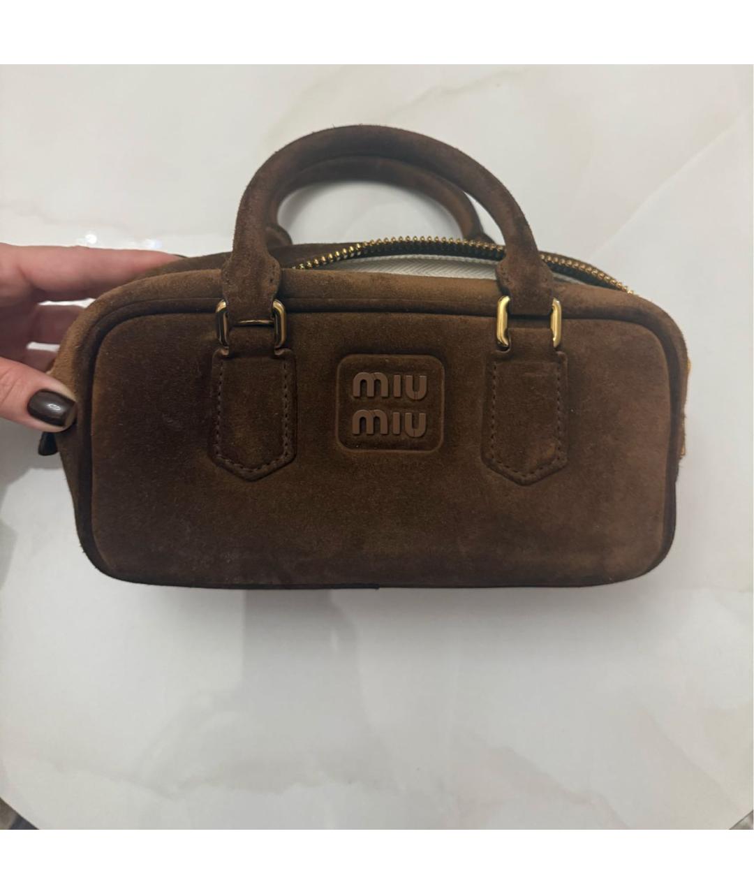 MIU MIU Коричневая замшевая сумка с короткими ручками, фото 3