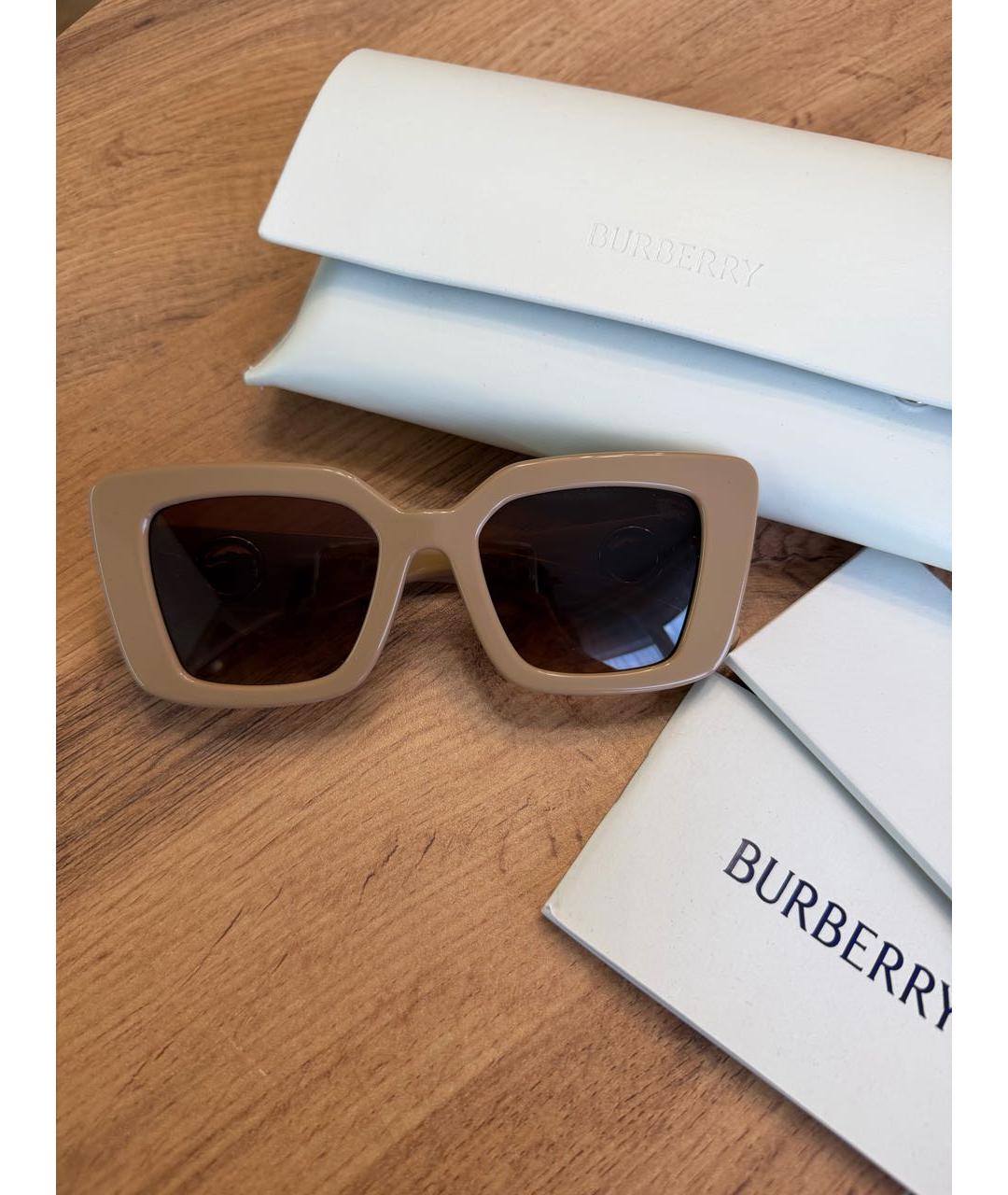 BURBERRY Бежевые пластиковые солнцезащитные очки, фото 7