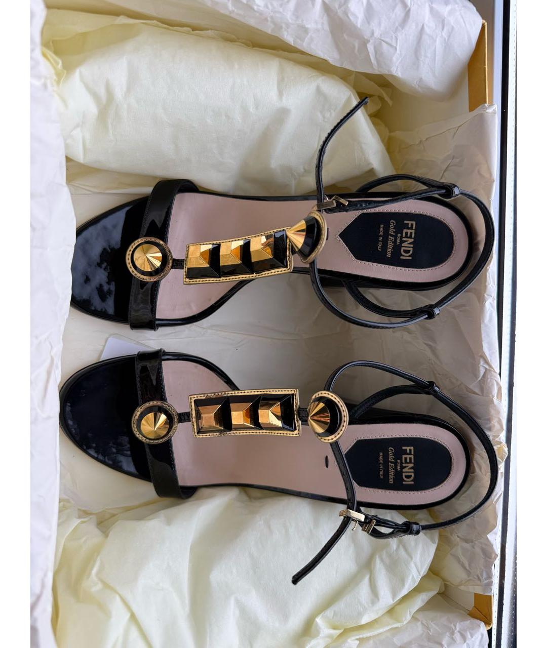 FENDI Черные босоножки из лакированной кожи, фото 2