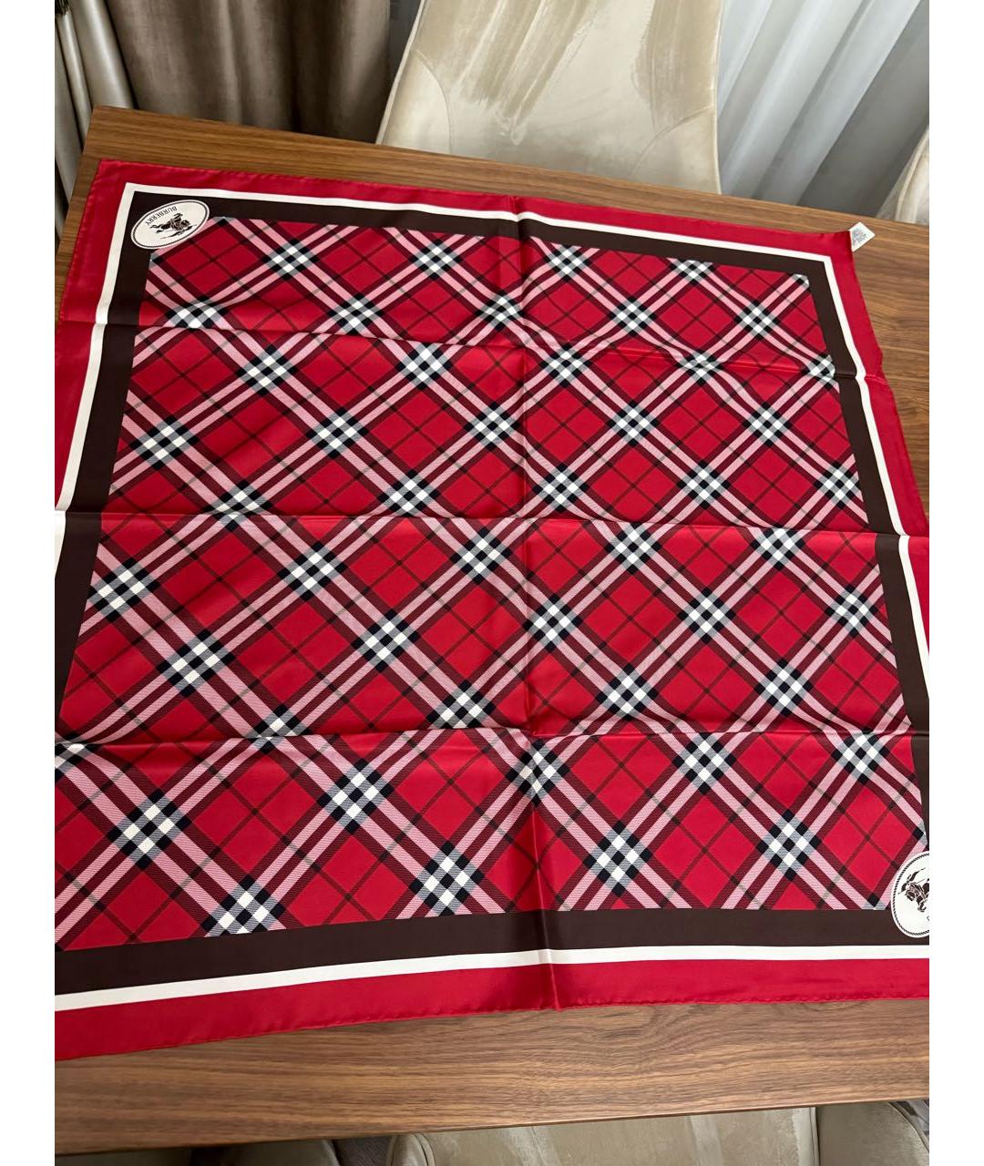 BURBERRY Красный шелковый платок, фото 4