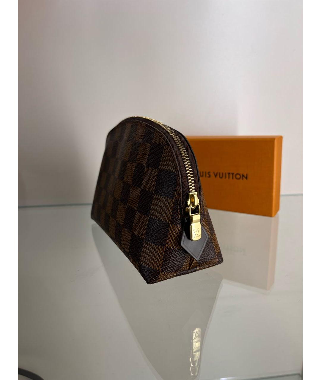 LOUIS VUITTON Коричневая кожаная косметичка, фото 3