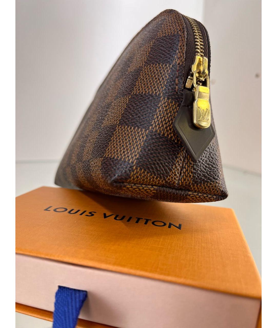 LOUIS VUITTON Коричневая кожаная косметичка, фото 5