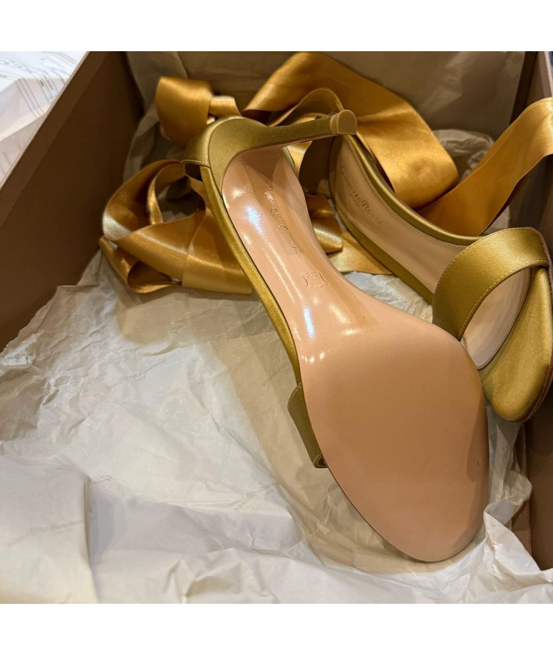 GIANVITO ROSSI Золотые текстильные босоножки, фото 4