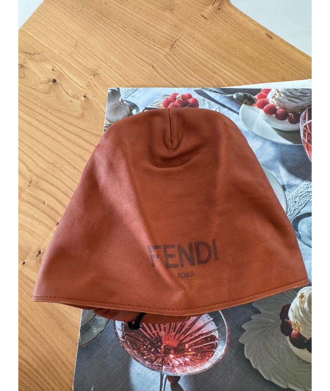 FENDI Коричневая кожаная шапка, фото 3