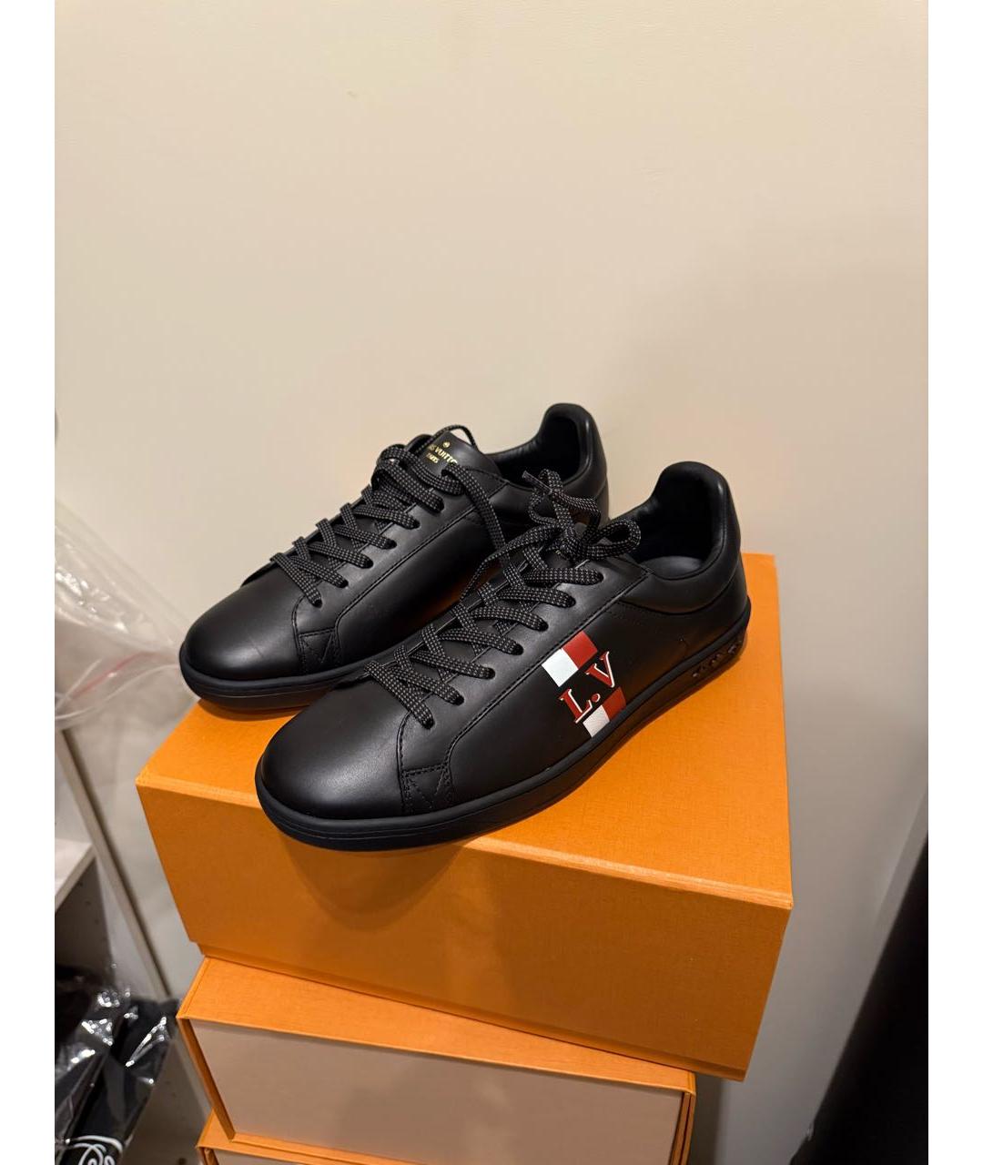 LOUIS VUITTON Черные кожаные низкие кроссовки / кеды, фото 2