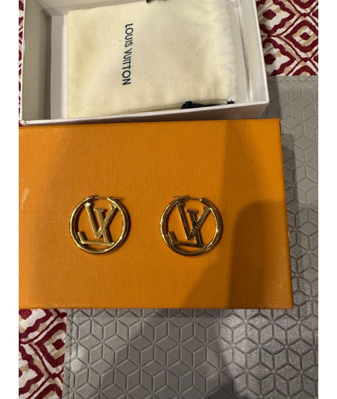 LOUIS VUITTON Золотые металлические серьги, фото 2