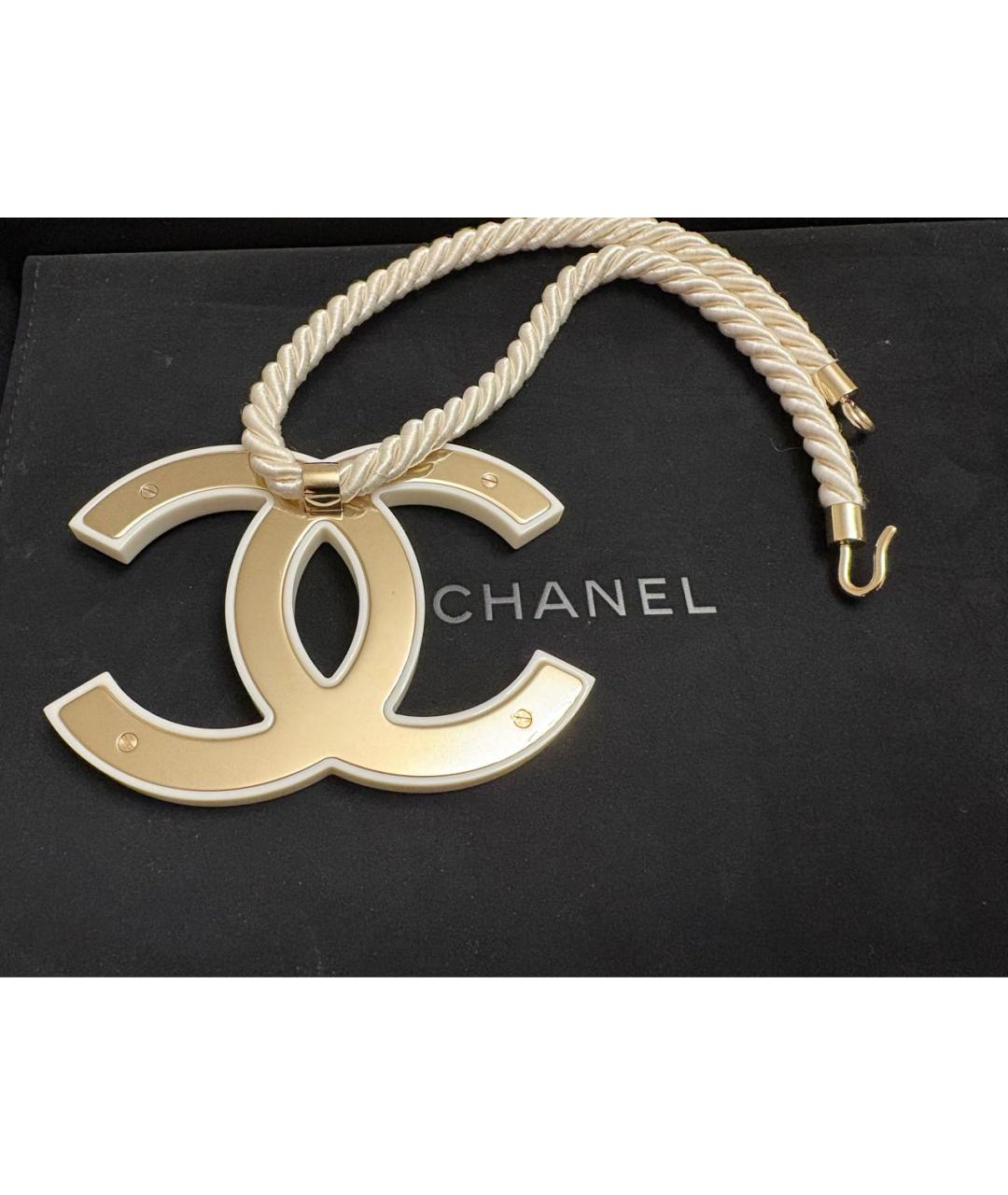 CHANEL Белый пластиковый чокер, фото 2