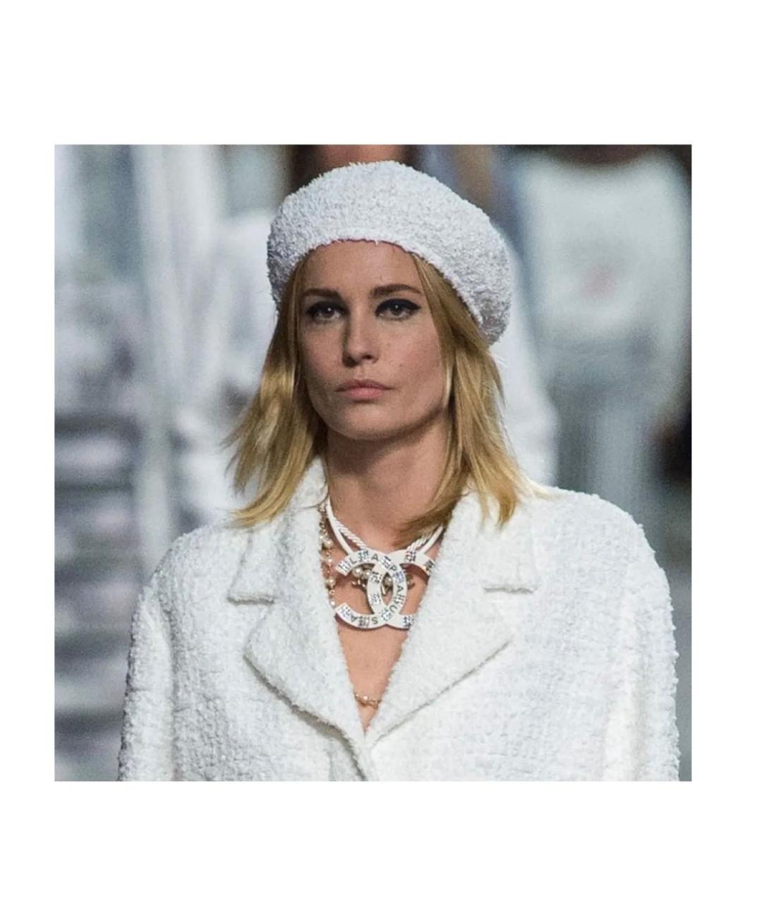 CHANEL Белый пластиковый чокер, фото 3