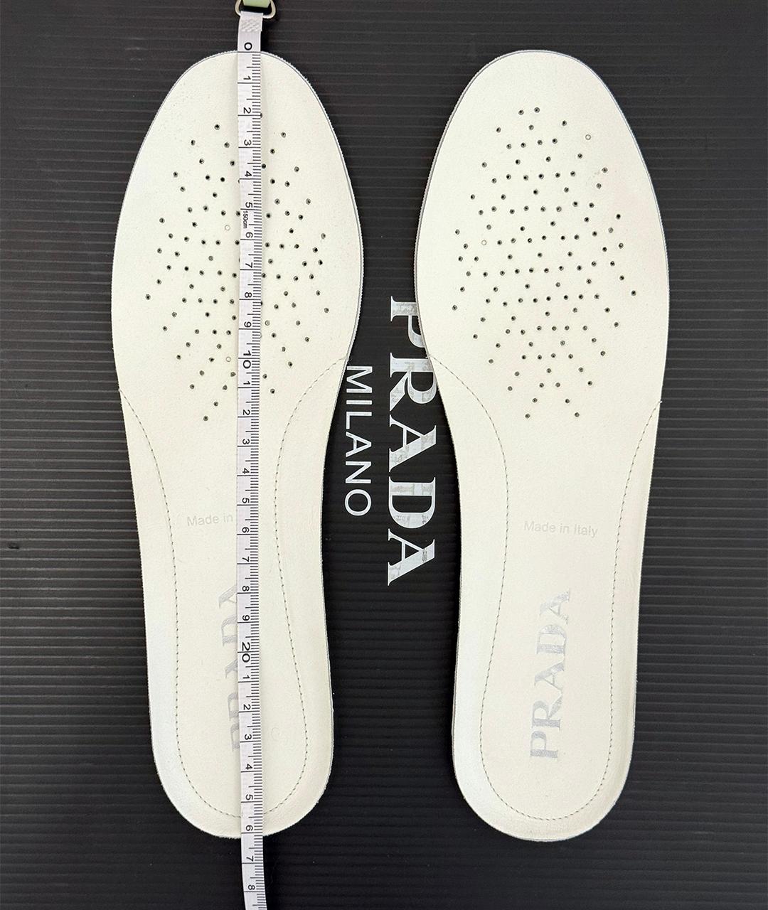 PRADA Белые кожаные низкие кроссовки / кеды, фото 7