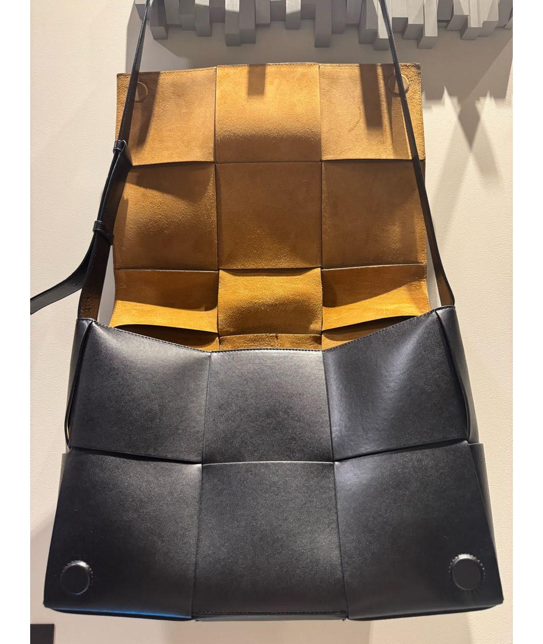 BOTTEGA VENETA Черная кожаная сумка на плечо, фото 2