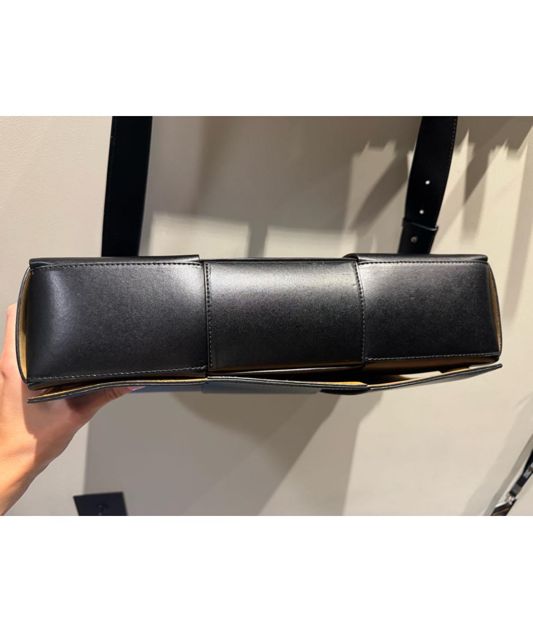 BOTTEGA VENETA Черная кожаная сумка на плечо, фото 7