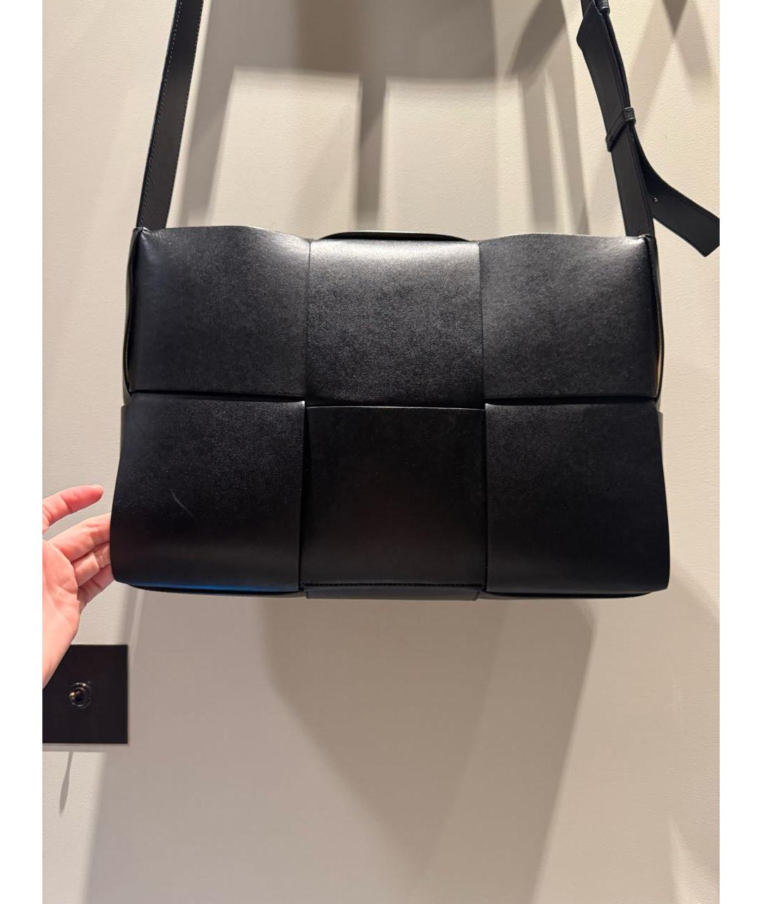 BOTTEGA VENETA Черная кожаная сумка на плечо, фото 3