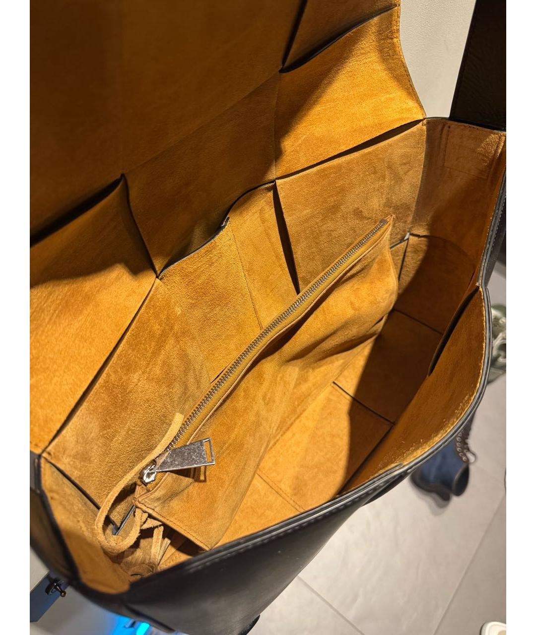 BOTTEGA VENETA Черная кожаная сумка на плечо, фото 4