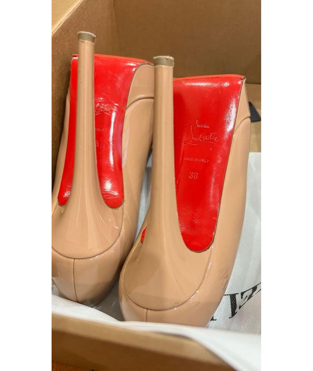CHRISTIAN LOUBOUTIN Бежевые туфли из лакированной кожи, фото 6