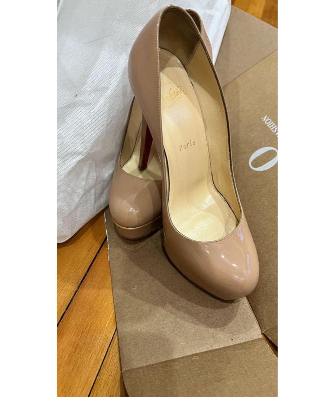 CHRISTIAN LOUBOUTIN Бежевые туфли из лакированной кожи, фото 2