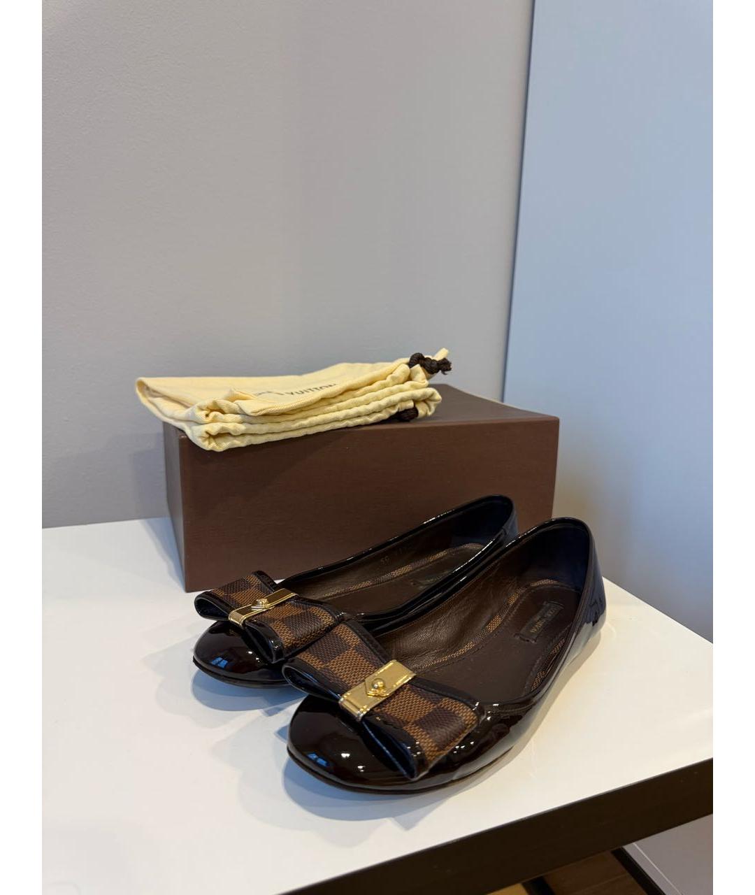 LOUIS VUITTON Коричневые балетки из лакированной кожи, фото 5