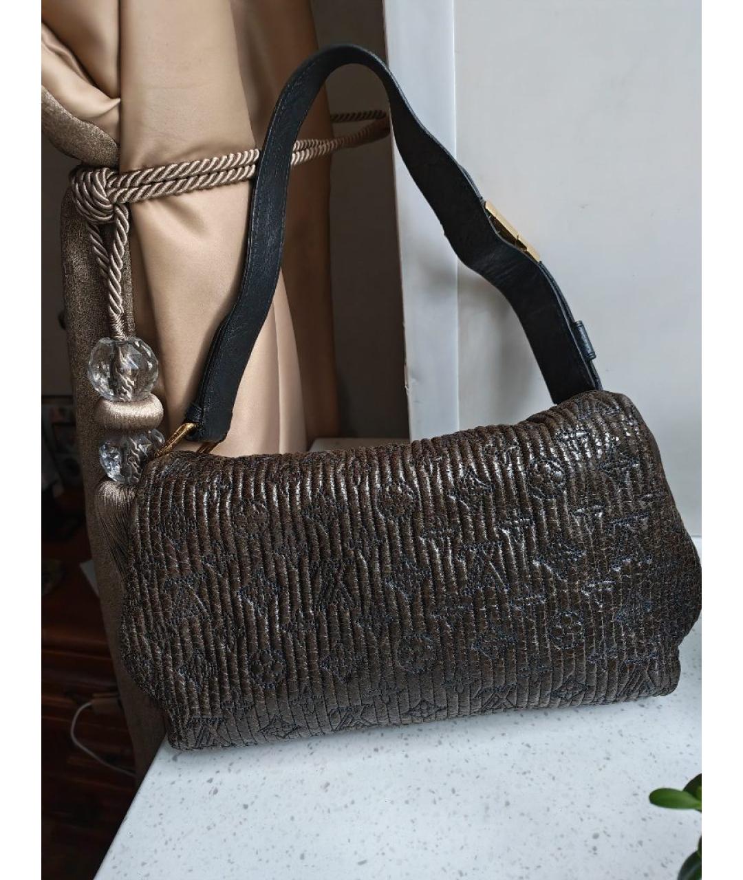 LOUIS VUITTON Коричневая сумка с короткими ручками из лакированной кожи, фото 3