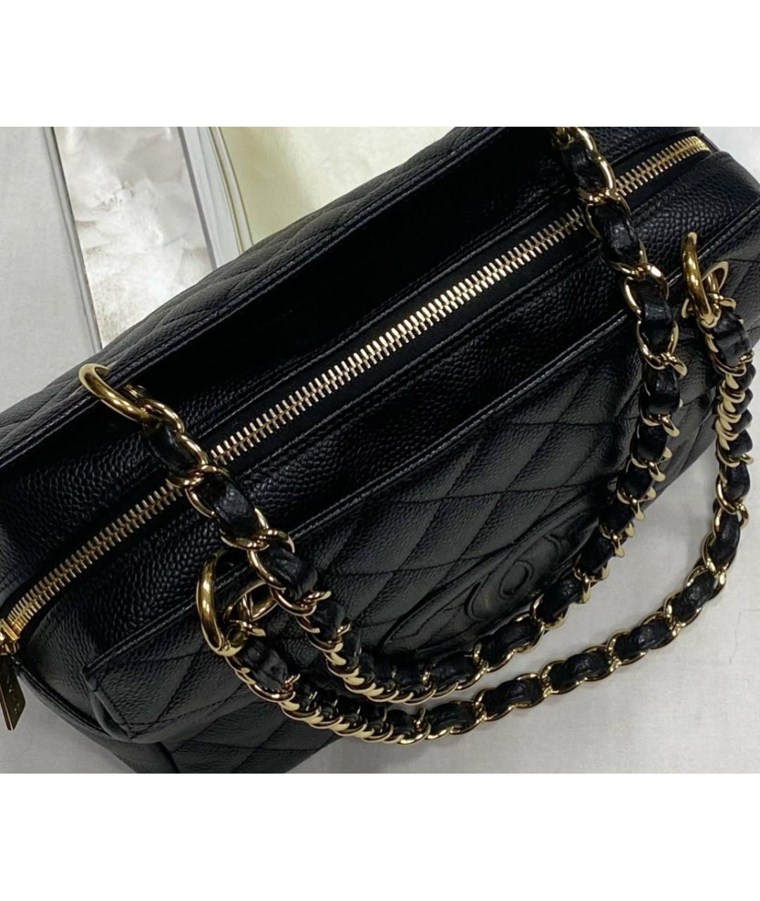 CHANEL BEAUTY Черная кожаная сумка с короткими ручками, фото 4