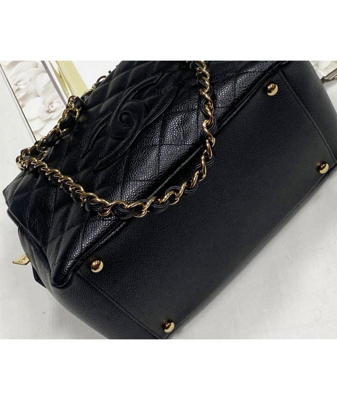 CHANEL BEAUTY Черная кожаная сумка с короткими ручками, фото 6