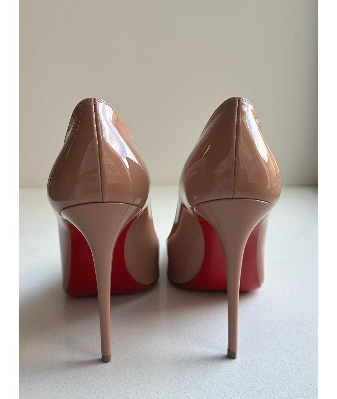 CHRISTIAN LOUBOUTIN Бежевые туфли из лакированной кожи, фото 4