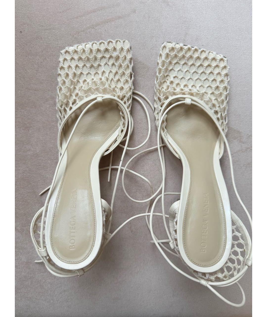 BOTTEGA VENETA Белые текстильные босоножки, фото 3