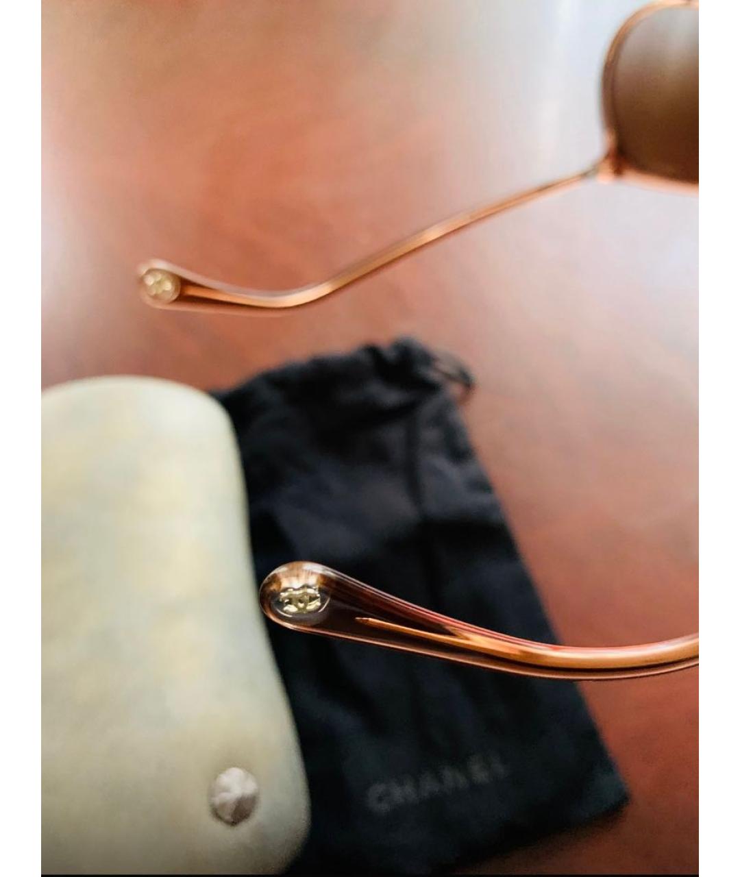 CHANEL Коричневые пластиковые солнцезащитные очки, фото 3