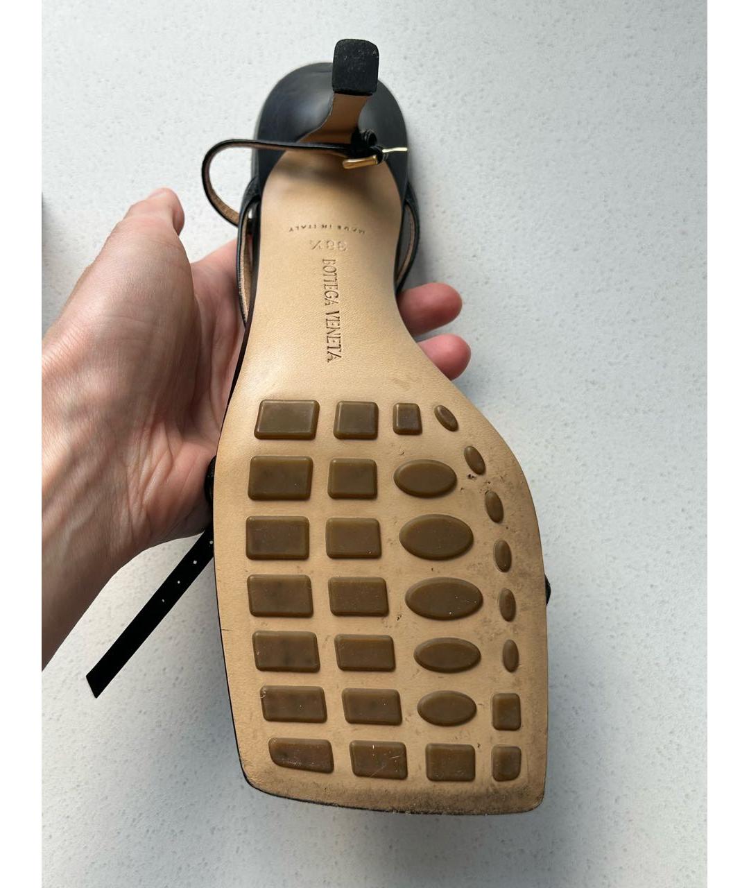 BOTTEGA VENETA Черные кожаные босоножки, фото 8