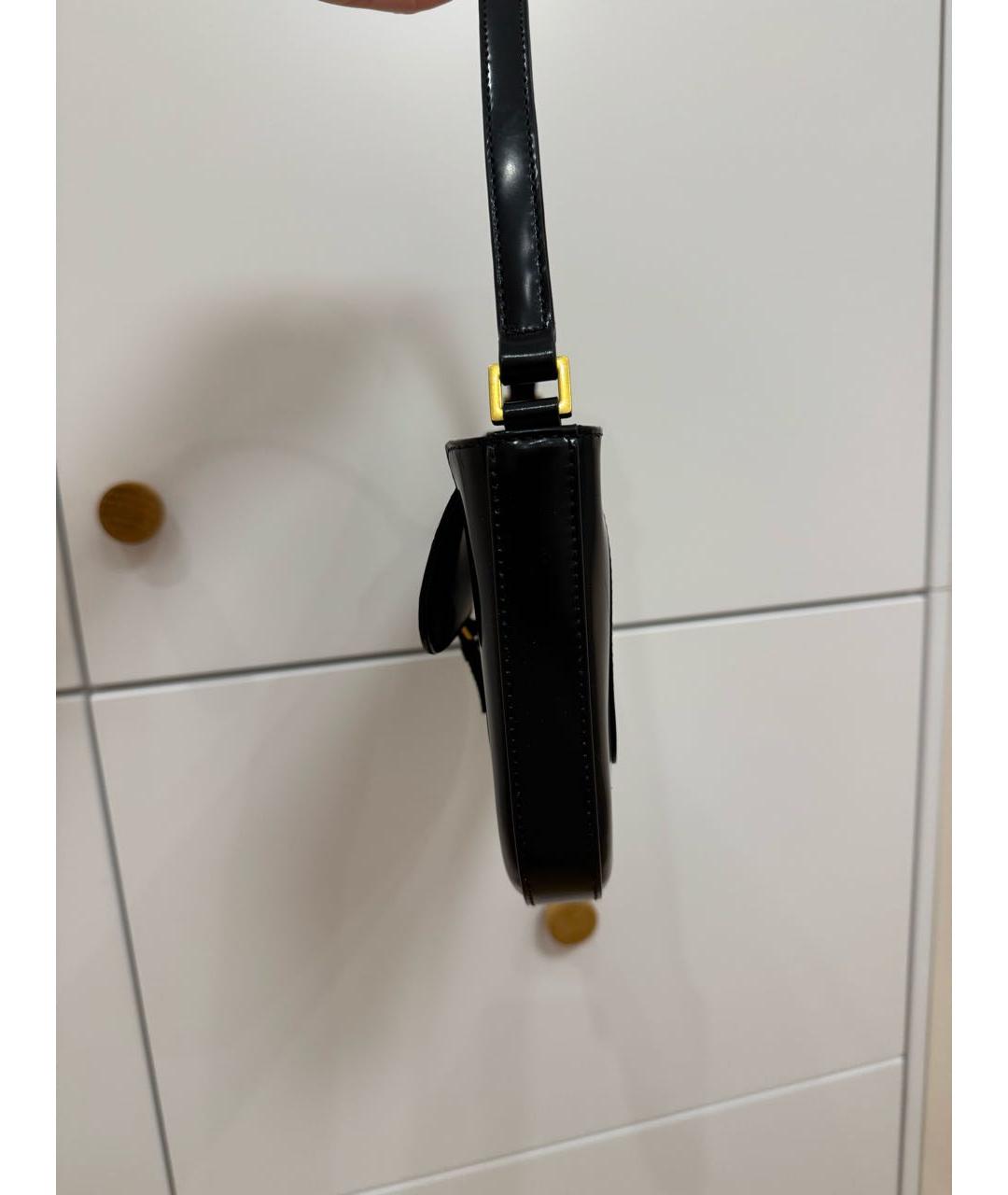 BY FAR Черная сумка с короткими ручками из лакированной кожи, фото 2
